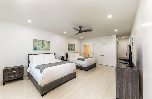 Grace Bay Hotel | Seascape Grace Bay Hotel & Townhome Villas