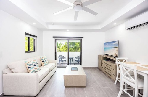 Grace Bay Hotel | Seascape Grace Bay Hotel & Townhome Villas