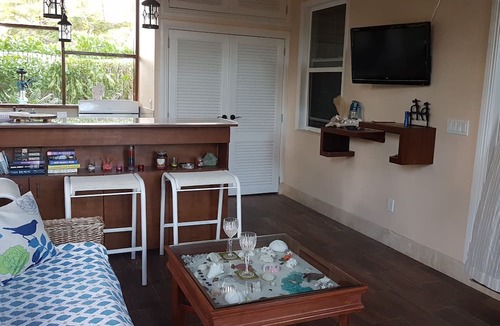 Leeward Settlement Cottage | Charming Garden Cottage on the canal in Leeward