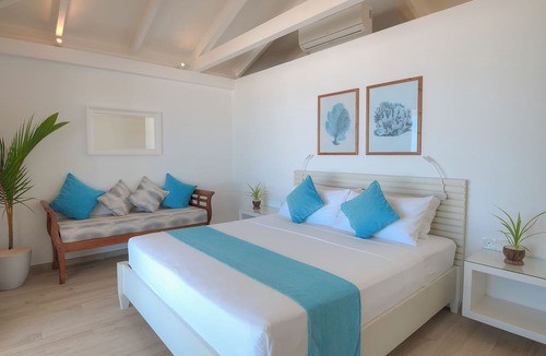 Bathala Island Hotel | Sandies Bathala