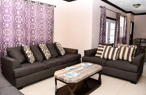 Blue Hills House | Island Turquoise Rental