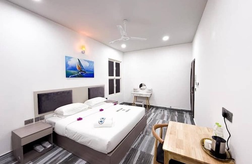 Dhidhoofinolhu Island House | FEEALI BUDDIES INN