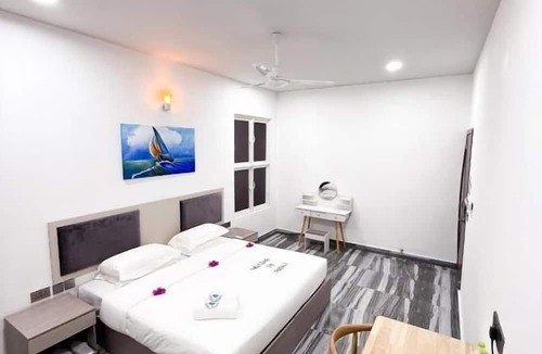 Dhidhoofinolhu Island House | FEEALI BUDDIES INN