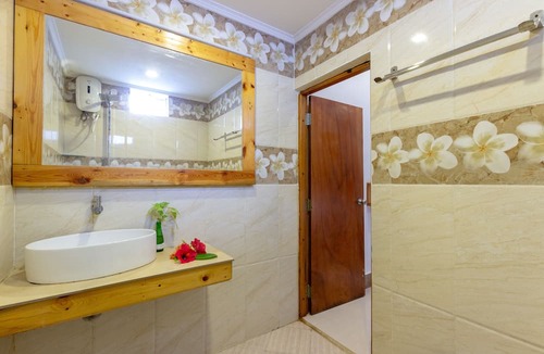Thulusdhoo Island House | Dream Inn Sun Beach Hotel