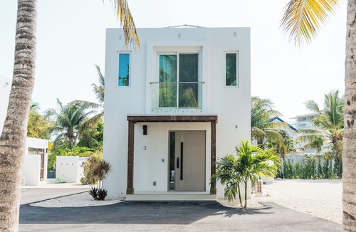 The Bight Villa | NEW Luxury Grace Bay villa,Pool,2 min>Beach&Reef