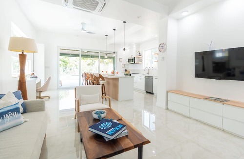 The Bight Villa | NEW Luxury Grace Bay villa,Pool,2 min>Beach&Reef