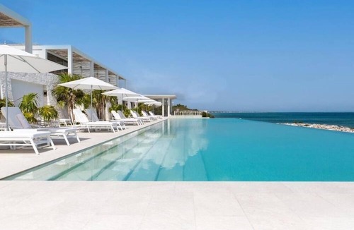 Providenciales Hotel | Idyllic Balcony Studio Perfect for Beachfront Tranquility Seekers