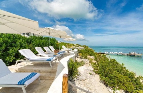 Providenciales Hotel | Experience Serenity in an Intimate Oceanview Balcony Suite