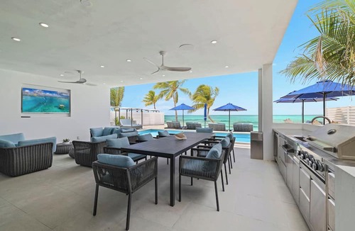 Blue Hills House | New 4 Bdrm Beachfront Villa `The Palm`