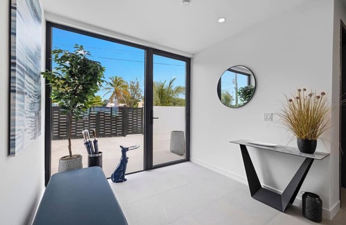 Blue Hills House | New 4 Bdrm Beachfront Villa `The Palm`