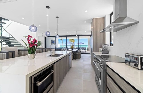 Blue Hills House | New 4 Bdrm Beachfront Villa `The Palm`