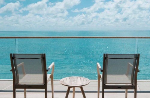 Venetian Road Settlement Villa | Oceanfront Luxury Villa | Infinity Pool w/Slide