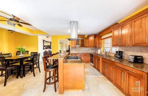 Ocean Point Apartment | Breathtaking Chalk Sound Private Pool Sunset Villa