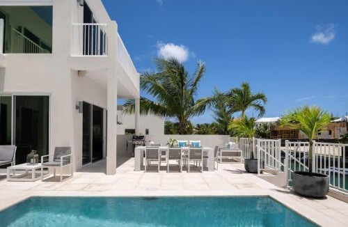 Leeward Settlement Villa | Villa De Marco