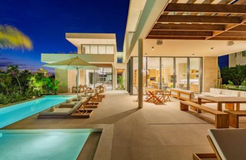Long Bay Resort | Ultra-Luxury Beachfront Estate Long Bay Beach Private Resort Villa