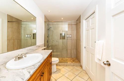 The Bight Apartment | 1 Bdrm Pool Garden View at The Yacht Club D3