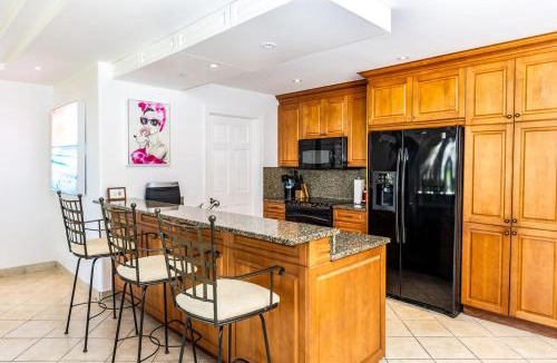 The Bight Apartment | 1 Bdrm Pool Garden View at The Yacht Club D3