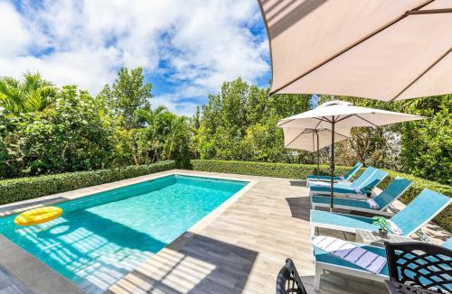 Long Bay Villa | Private Pool Villa Ocean Views Steps from Beach