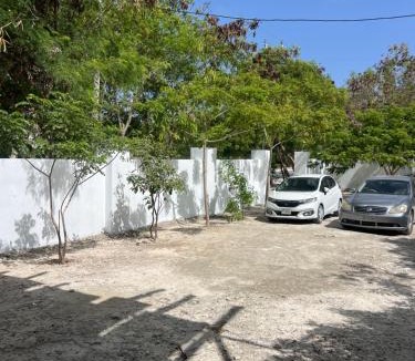 Venetian Road Settlement Apartment | Steps Away from Adventure -2bedroom & 2 Bath