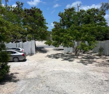 Venetian Road Settlement Apartment | Steps Away from Adventure -2bedroom & 2 Bath
