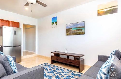 Ocean Point House | Charming Guest House near Chalk Sound and the Beach