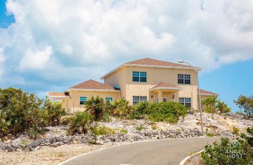 Ocean Point House | Charming Guest House near Chalk Sound and the Beach