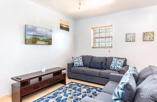 Ocean Point House | Charming Guest House near Chalk Sound and the Beach