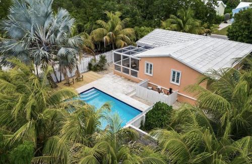 Leeward Settlement House | 20% Off May 27-29 Great Reviews Walk 2 Beach Pool