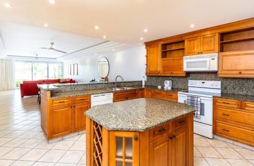 The Bight Apartment | 2 Bdrm Garden Marina View at The Yacht Club C4