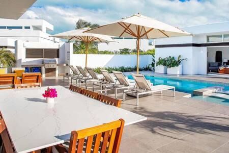 Long Bay Hills Villa | TOP Recommended Private Vacation Villa with Pool, Beach Access, Resort Amenities - White Villas v9