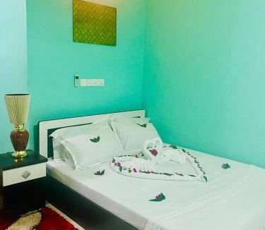 Kaashidhoo House | Happy Feet Inn