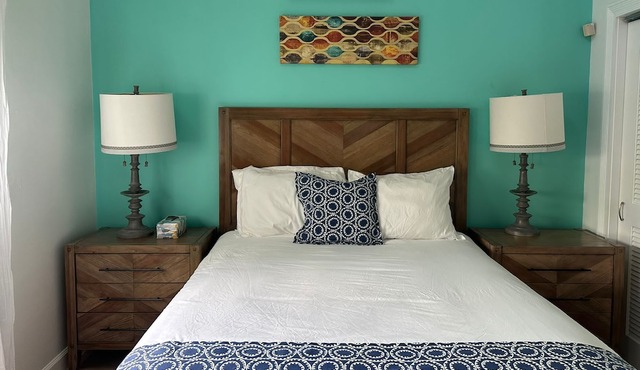 Beautiful villa West with pool- 5 minutes to Gracebay beach in Providenciales