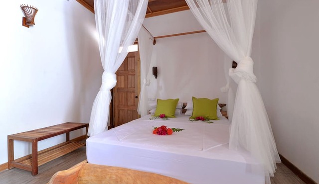 Eden BAANI Lodge in Felidhoo