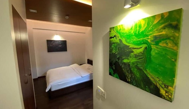 Luxury 3 Room Apartment by Oboe in Male