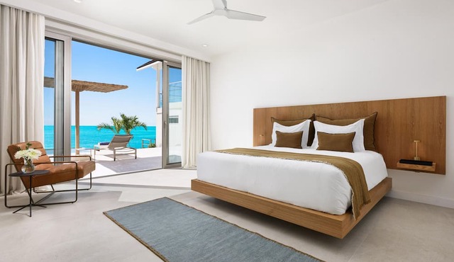 La Mer Villa South Oceanfront Luxury on Sapodilla Bay in Providenciales