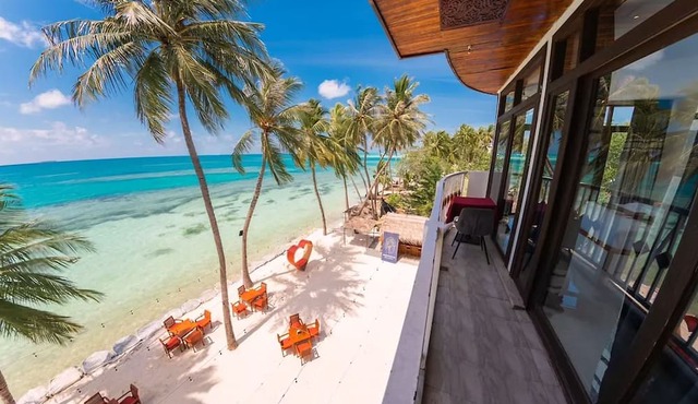 Heron Beach Hotel in Dhiffushi