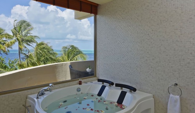 Season Paradise in Thulusdhoo Island