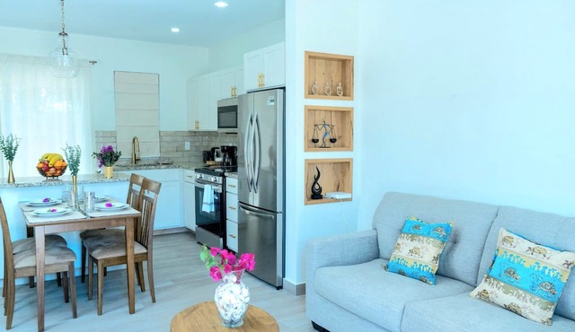 Charming Cozy Sunset View One-Bedroom Villa in Chalk Sound