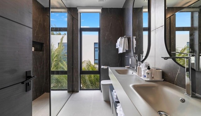 Beachfront Villa `The Orchid` in Providenciales