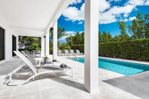 Bora 4 BR Villa in Long Bay Hills