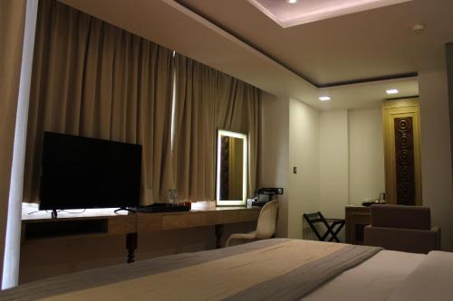 Beehive Premier in Malé