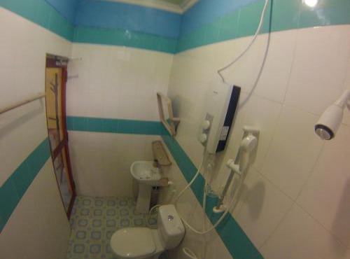 Jail Break Surf Inn in Himmafushi